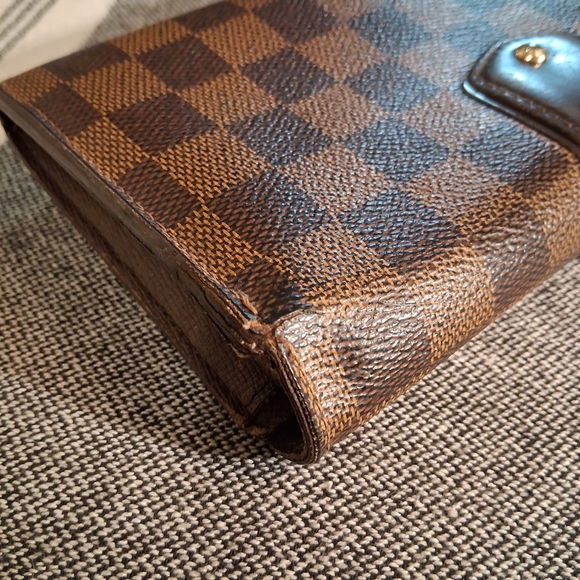 Louis Vuitton Damier Ebene Wallet with Gold Clasp - Picture 12 of 16